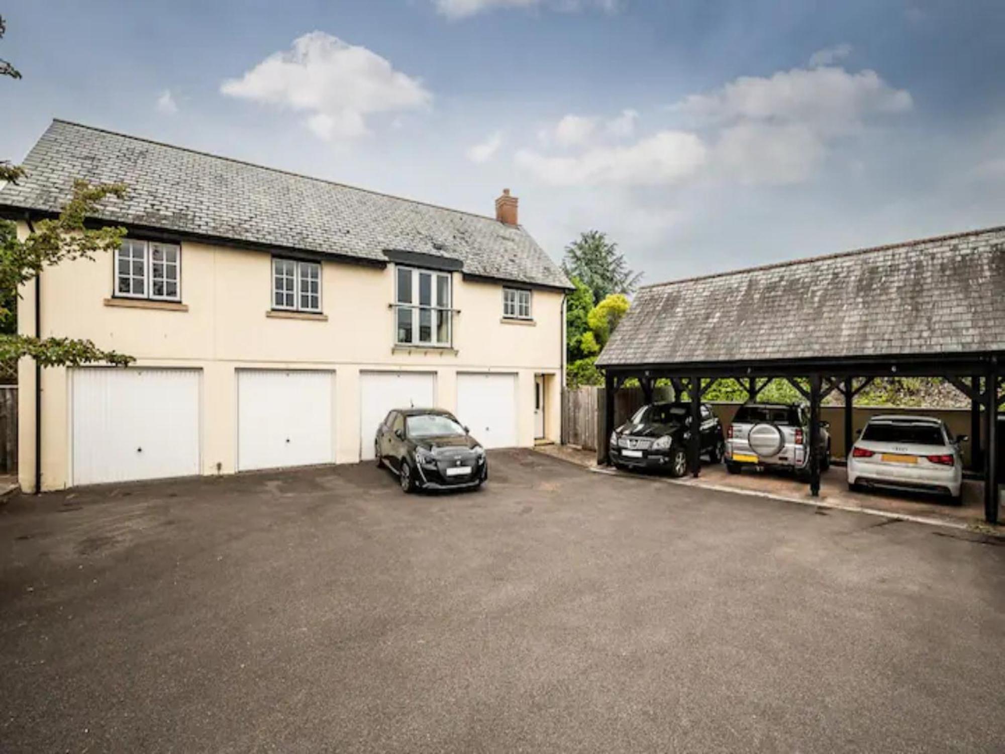 Spacious Modern Home In Picturesque Village Exeter Exterior photo