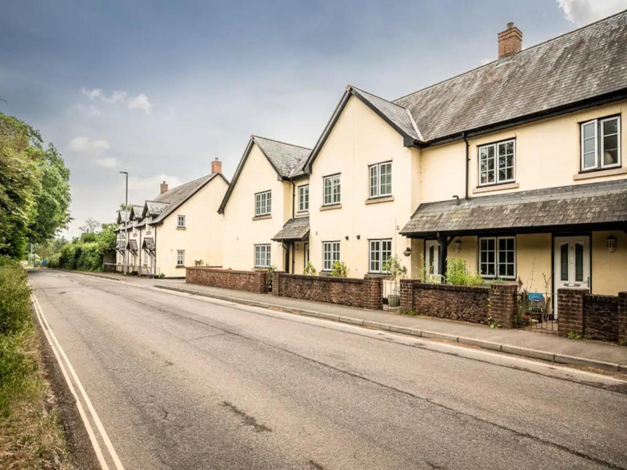 Spacious Modern Home In Picturesque Village Exeter Exterior photo